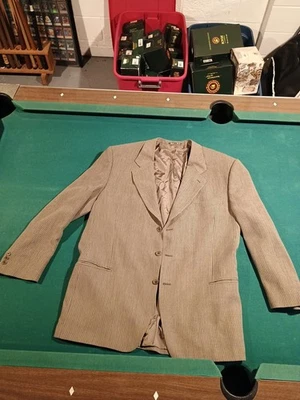 Giorgio Armani Lecollezioni Tan 3 Button Blazer Made In Italy 100% Wool - Image 1 of 4