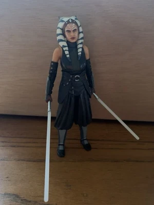 孩之宝星球大战黑色系列可动人偶曼达洛人阿索卡·塔诺,6 英寸 — 第 1/3 张图片