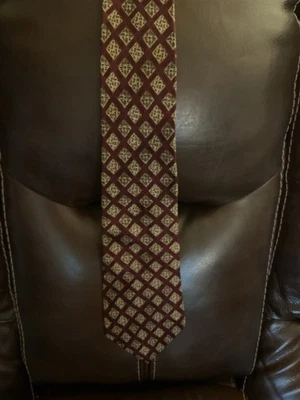 GAP Men's Silk Paisley Neck Tie Dark Red 3 7/8" x 58" - Image 1 of 2