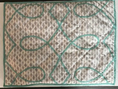 Pottery Barn Teen Pillow Sham White Gray Turquoise Blue Geometric 100% Cotton - Imagem 1 de 3