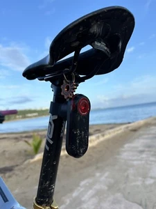 Soporte de tija de sillín Garmin Varia RTL515 RTL510 RVR315 27,2 mm sin perno requerido - Imagen 1 de 11