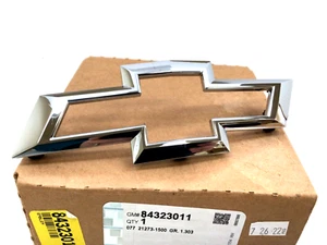 2019 Chevrolet Camaro SS Front Grille Bowtie Flow Tie Emblem chrome OEM 84690307 - Picture 1 of 8