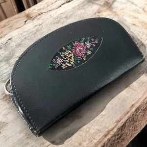 Petite Point Maniküre Set Leder schwarz Blumen Etui Vintage Austria Reiseset - Bild 1 von 9