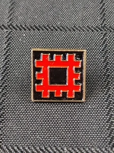 Vintage English Heritage UK Enamel Pin Badge Logo Collectable Memorabilia (B4) - Picture 1 of 2
