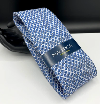 Corbata de poliéster para hombre NAUTICA ~ azul ~ Geo Grid ~ NUEVA PRECIO DE VENTA SUGERIDO POR EL FABRICANTE: $55. Foto 1 de 3