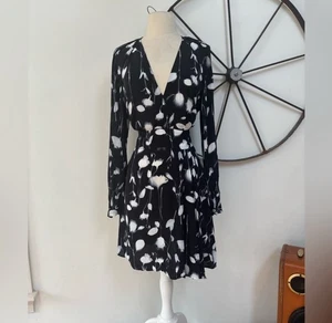 Equipment Femme black with white floral design fit n’ flare long sleeved dress 4 - Picture 1 of 8