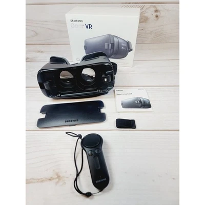 Samsung Gear VR Powered by Oculus SM-R323 Virtual Reality Headset - Image 1 of 4