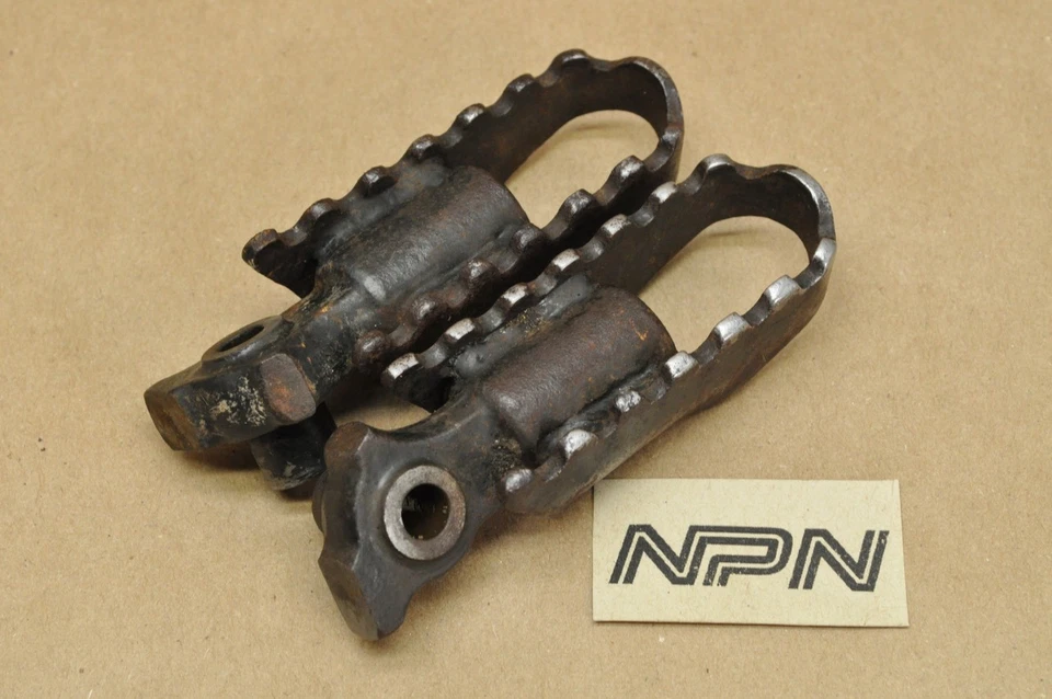 Vintage OEM Honda MR175 MT250 XL175 XL250 Z50 Foot Peg Rest Lot 50642-130-670 - Image 1 of 4