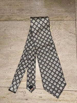 Corbata de seda Guy Laroche diamante geométrico Foto 1 de 3