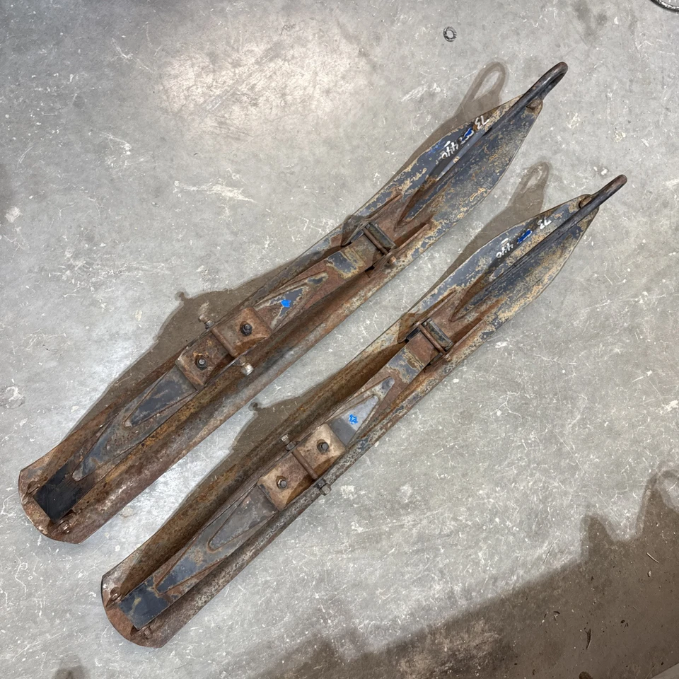 1973 Snojet Sno Jet Star Jet Sst? 440 433 vintage Snowmobile Skis Leaf Springs Foto 1 de 4