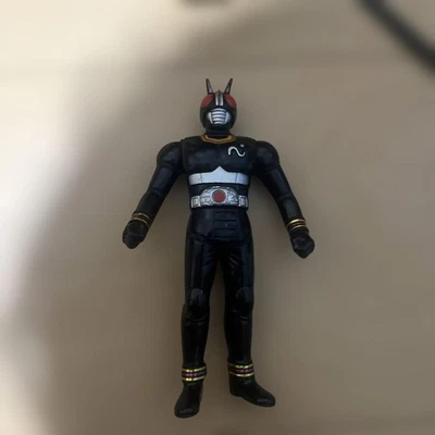 Figura Vinilo Suave NEGRO Kamen Rider Ojos Rojos Cinturón Plateado Modelo Negro Coleccionable Foto 1 de 2