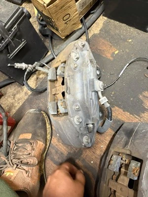 Chevrolet Camaro SS 2016 pinzas delanteras  Foto 1 de 4