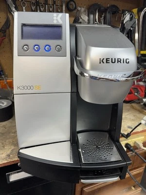 Keurig K3000 SE Cafetera Comercial Línea de Agua Conexión K-Cup Cápsulas Foto 1 de 4