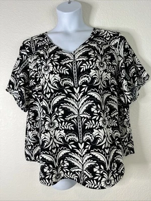 Top Croft & Barrow para mujer talla grande 1X negro/blanco floral cuello en V manga corta Foto 1 de 4