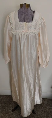90's Vtg Barbizon Nightgown Ladies S Peach Floor Length Embroidery Lace sz M/L - Image 1 of 4