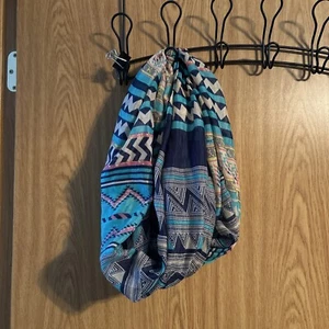 Women’s Infinity Scarf Multicolor Chevron Print - Picture 1 of 2
