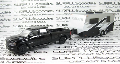 Camioneta Dodge Ram 2500 Laramie Greenlight 1:64 suelta negra 2024 con remolque cámper Foto 1 de 4