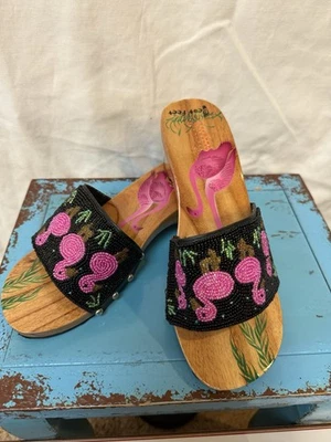 Wooden neat Geet Size7 Wooden painted Flamingos Beaded Pink And Black - Image 1 of 4