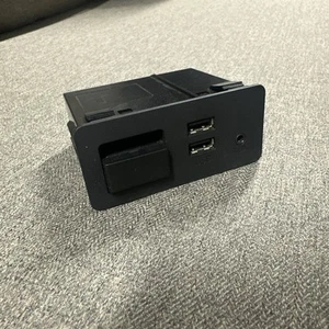 2016-2017 Mazda Mx-5 Miata ND USB Hub Assembly N243 669U0  - Picture 1 of 5