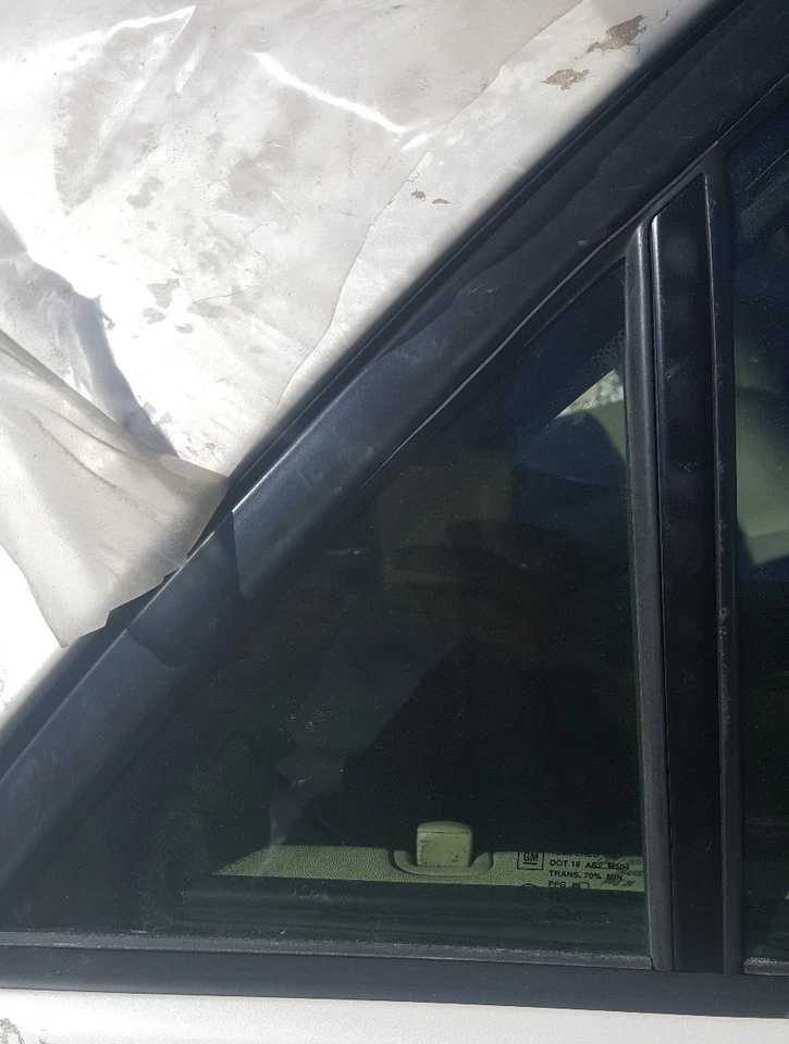 Ventana de ventilación trasera derecha Cadillac CTS 2003 2004 2005 2006 2007 Foto 1 de 1