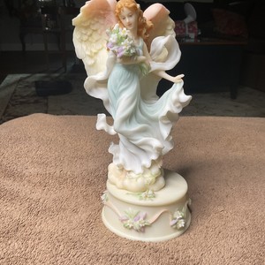 Roman Seraphim Classics Lily ”#84242 Angel Figurine new With Base