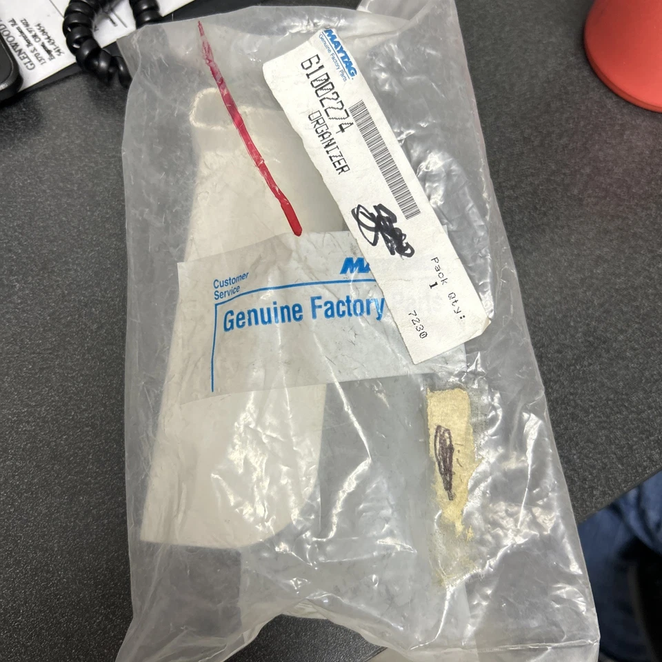 Parte divisor de cubo de puerta de refrigerador Maytag # 61002274 (G1G) Foto 1 de 1