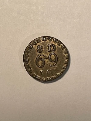 Moneda británica de latón de 6 chelines de 9 peniques de peso de la década de 1700 Foto 1 de 2