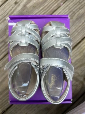 SANDALIAS SEE KAI RUN ORIGINALES PLATEADAS TALLA 8,5 GUC Foto 1 de 4