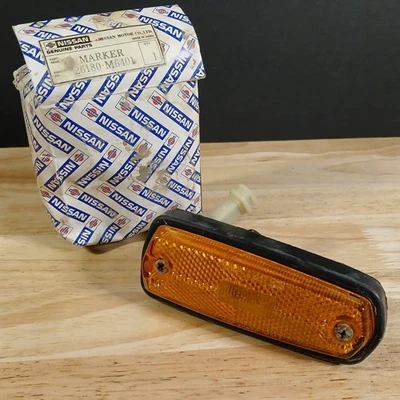 1987 - 1992 年日产 D21 前右手侧标记信号组件 26180-M6401 NOS 原始设备制造商 — 第 1/4 张图片