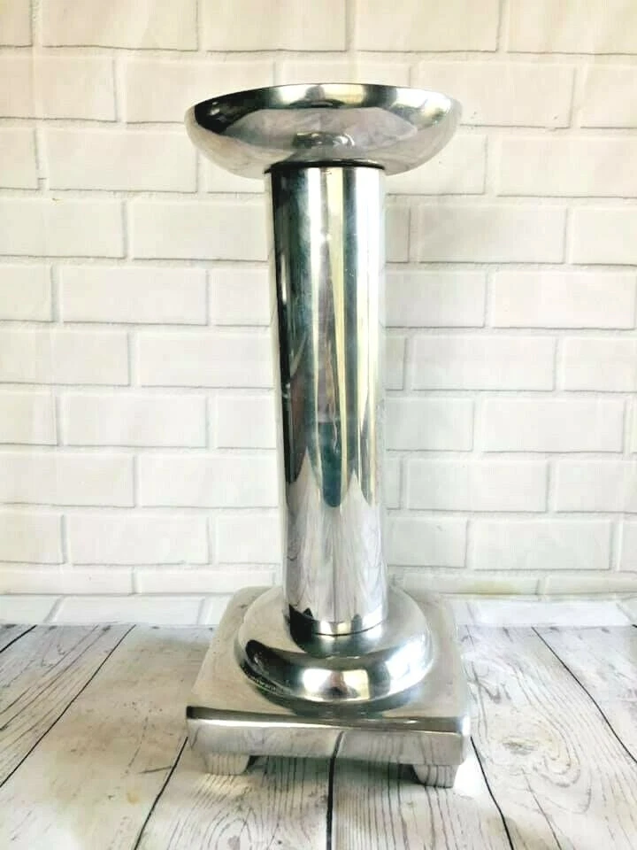 Soporte para candelabro de pilar de metal plateado de aluminio pulido Foto 1 de 4