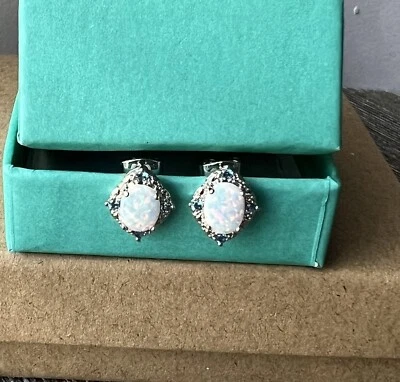 复古镀铑白色火蛋白石和蓝色黄玉椭圆形耳钉 — 第 1/4 张图片