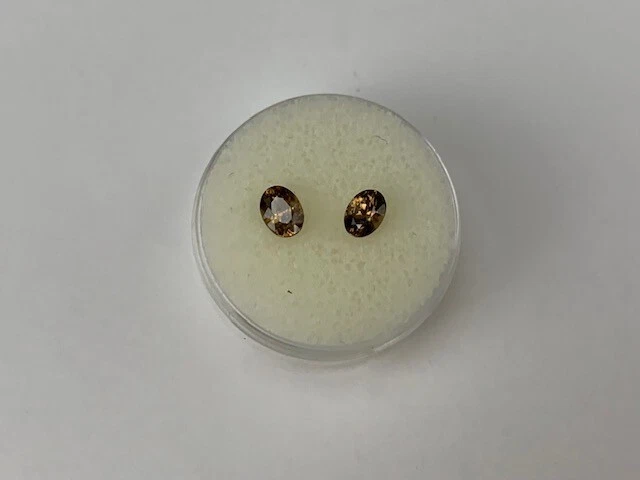 Golden Zircon 1.31 ct  Pair Oval Cut  5.70 x  x 4.40 mm  Sri Lanka  (m434) - Image 1 of 1