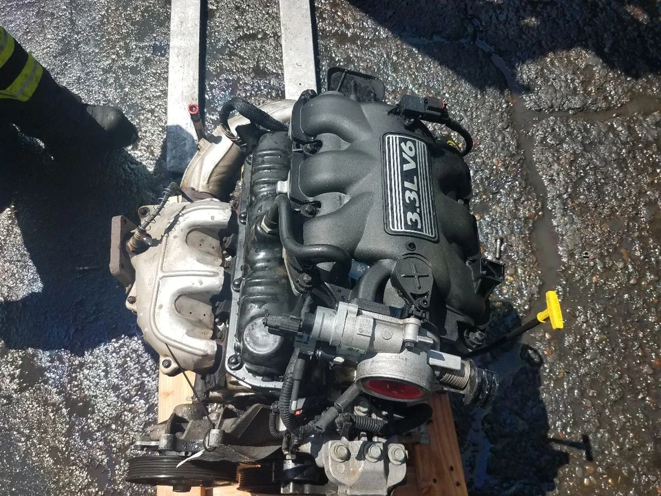 Engine 3.3L VIN 3 8th Digit Fits 02-03 CARAVAN 29849372 Foto 1 de 4