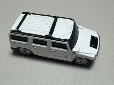 Coche fundido a presión Maisto 1/64 H2 Hummer blanco usado Foto 1 de 4