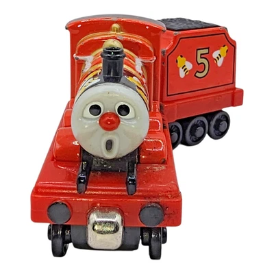 Thomas and Friends James Buzz Bee 2002 Take Along N Play Diecast Metal Foto 1 de 4