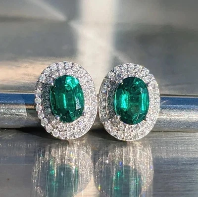 Pendiente de oro blanco sólido de 14 k esmeralda verde natural corte ovalado de 4,00 quilates para mujer Foto 1 de 4