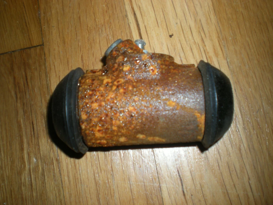 Nuevo de Lote Antiguo Ford E100 E250 E350 1964 1965 Cilindro de Freno Delantero Asy LH C4UZ-2062-A Foto 1 de 3