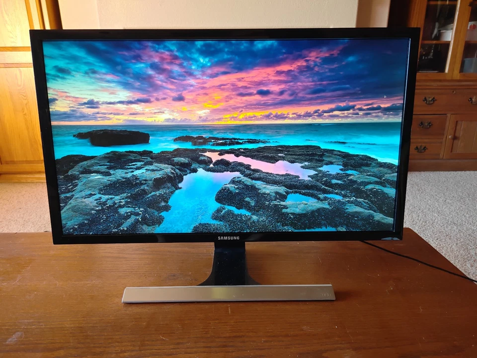 Samsung UE590 28" 4k monitor  - Image 1 of 2