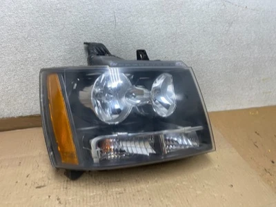 Faro derecho pasajero Chevrolet Suburban Tahoe 2007 a 2013 OEM U3039 DW Foto 1 de 4