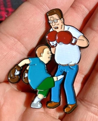 King Of The Hill Hank Bobby Nut Kick PIN Esmalte Personalizado Divertido Mike Judge Boxeo X Foto 1 de 3