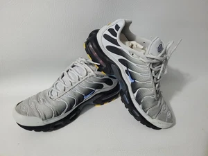 Nike Air Max Plus Grey University Blue Black DM0032-015 Men Size 8 Pre-owned - Picture 1 of 11