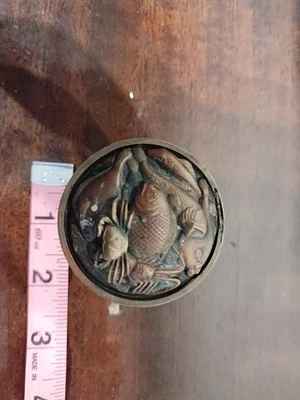 Старинная японская латунная рыбная корзина ручной работы периода Мэйдзи с лягушкой,... - Изображение 1 из 4