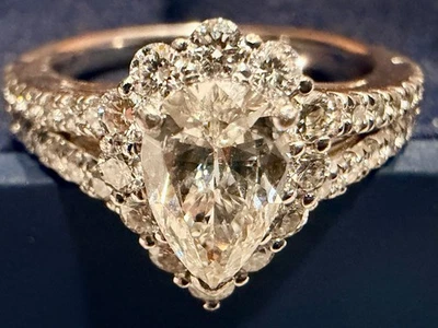 Великолепное помолвочное кольцо из платины 1,30 карата с грушевидным бриллиантом гало - размер 7 - Изображение 1 из 4
