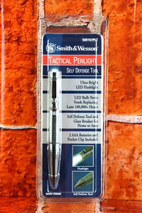 Smith & Wesson Tactical LED Penlight Flashlight Self Defense Tool SW747PLT - Picture 1 of 6