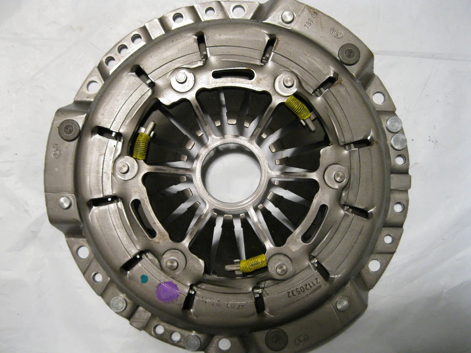 GM OEM 21120532 Manual Transmission Clutch Pressure Plate fits 00-02 Saturn 1.9L Foto 1 de 3