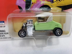 Johnny Lightning Hot Rods 1927 T-ROADSTER Green NEW Free Shipping! - Picture 1 of 3