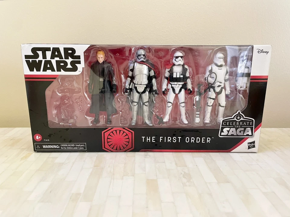 STAR WARS CELEBRA LA SAGA EL PRIMER PEDIDO HASBRO DISNEY NUEVO Foto 1 de 1