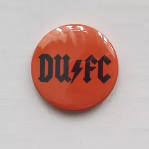 DUFC ACDC Style 2.5cm Badge Dundee United Football Club - Foto 1 di 1
