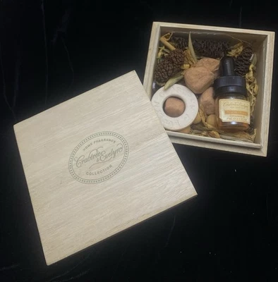 Caja de colección de fragancias caseras Crabtree & Evelyn ciprés toscano Foto 1 de 4