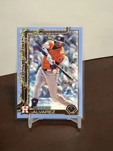2025 Topps Holiday #H44 Yordan Alvarez Light Blue Glitter-Astros - Picture 1 of 2